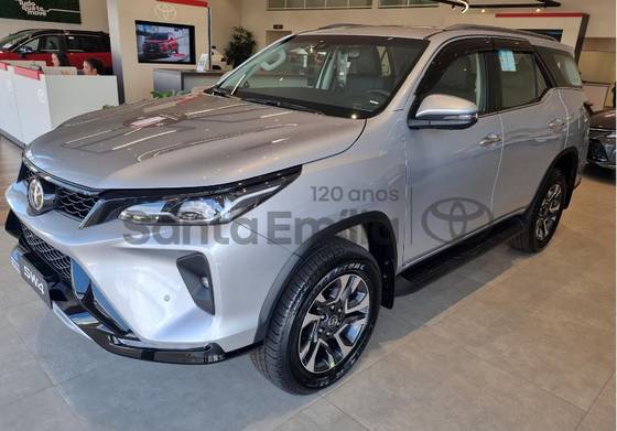 TOYOTA HILUX SW4 2.8 D-4D TURBO DIESEL SRX PLATINUM 7L 4X4 AUTOMÁTICO TOYOTA HILUX SW4 2.8 D-4D TURBO DIESEL SRX PLATINUM 7L 4X4 AUTOMÁTICO